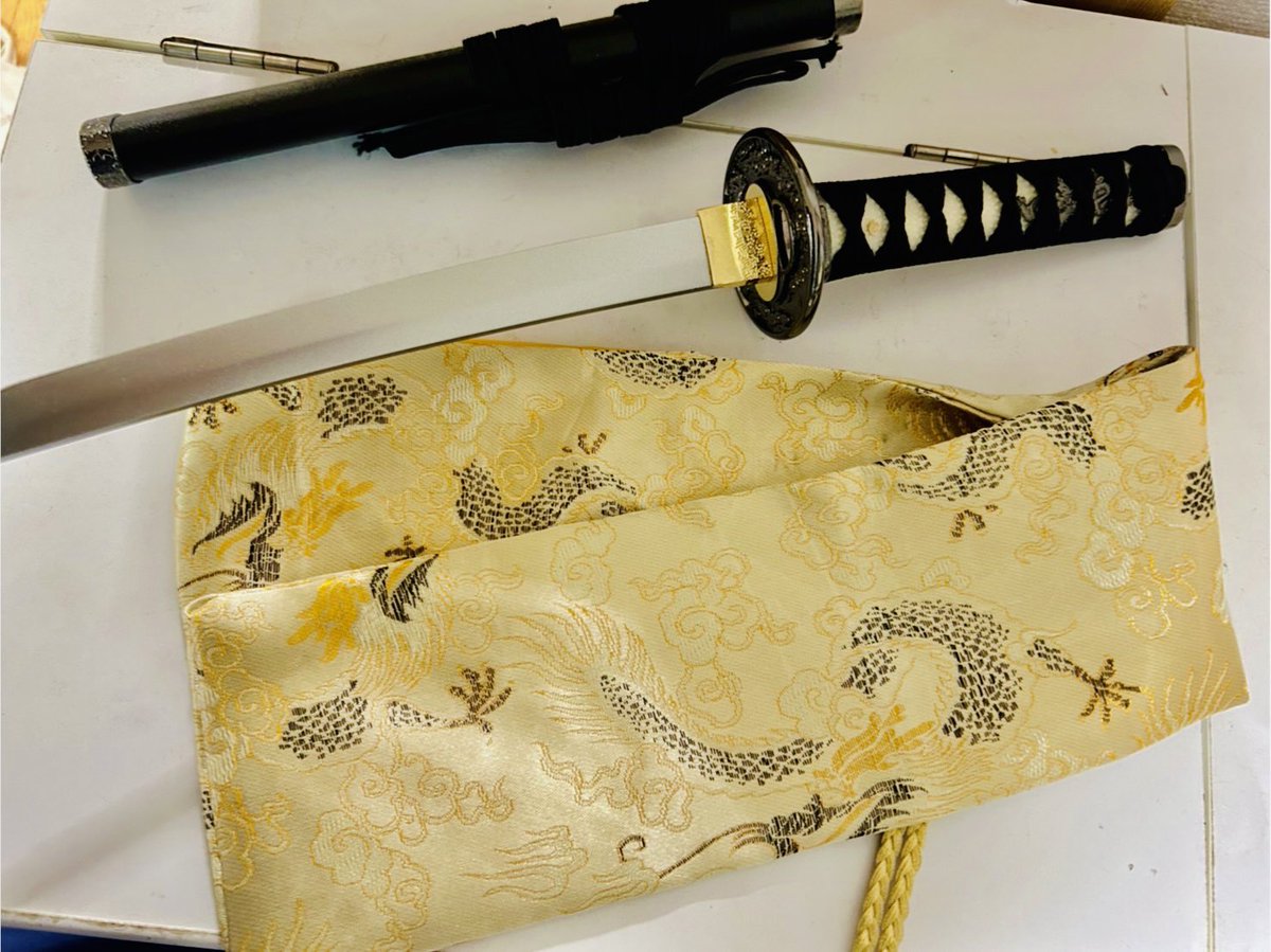 12月舞台が短剣の扱いと距離感が不慣れすぎて反省祭りだったので、

今回は自由殺陣(生徒の希望のシチュエーションや武器で戦える)の演目で、
脇差し短刀でリベンジします💪

お楽しみに✨