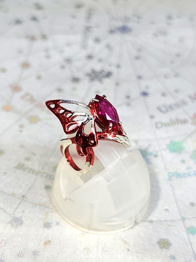 エレカラ×片翅蝶のクルクルクルーカフ
石はタンザナイト、ピンクトルマリン、ピンクトパーズ、合成ルビー