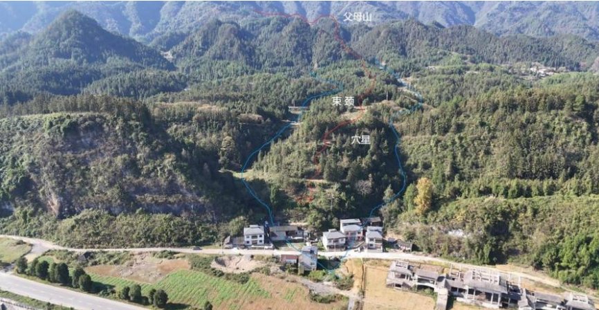 kyt1248's tweet photo. 工字行龙，官帽朝对 龙法：亥龙束咽，立乾山巽向兼戌辰。 山法：丁、艮、寅、乙、巽、巳、丙峰。水法：来水午，去水卯字口。来龙生动，下脉曲折，剥换干净，贵人贴身护卫，明堂融聚，贵器林立。 https://t.co/7cjUuw35N3