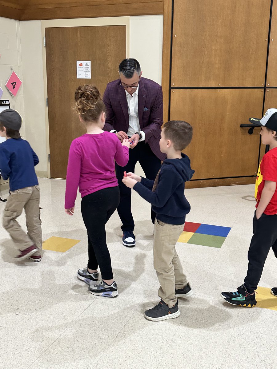 paradisoins's tweet photo. Had a blast visiting schools and handing out Paradiso Insurance wristbands! ๐ The kids' smiles remind us of our mission. Small things, big impact! ๐ #ParadisoInsurance #CommunityFirst #InspireTheNextGen #WristbandFun #ChrisInAction #InsuranceWithHeart https://t.co/qHegPRYngK
