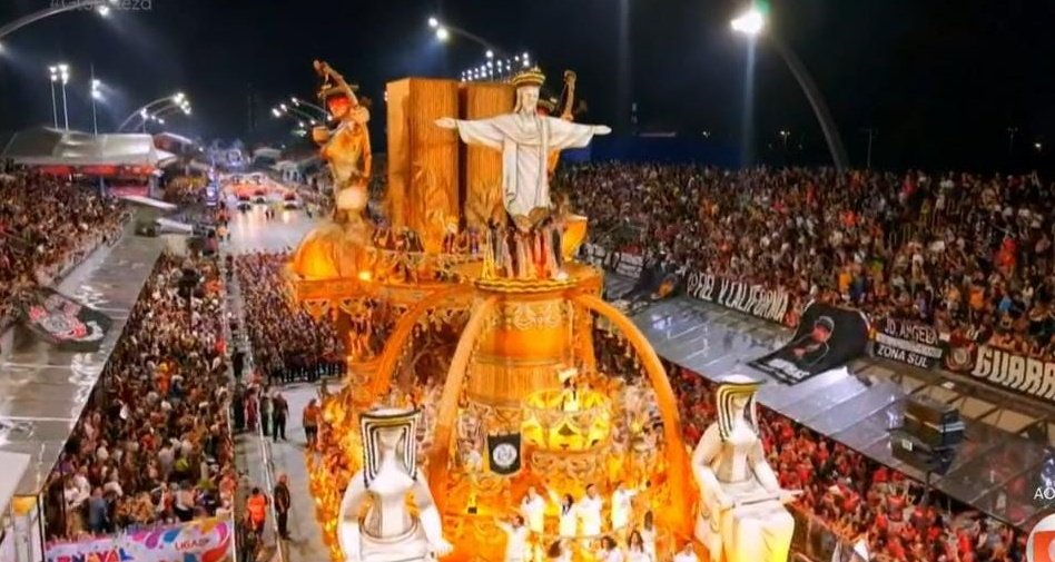 Irmão, isso aqui é perfeito!

Ok, tem muita gente que não curte Carnaval, mas é preciso valorizar esse trampo!

Todos os carros alegóricos dos Gaviões da Fiel ficaram ESPETACULARES! 

Referência não só no futebol, mas também no Carnaval – algo cultural do país. GIGANTE!