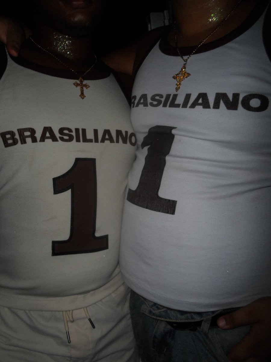 erridericardo's tweet photo. eu e mo dando match de @dendezeiro no carnaval 🤏 https://t.co/tbTiAMoLv1