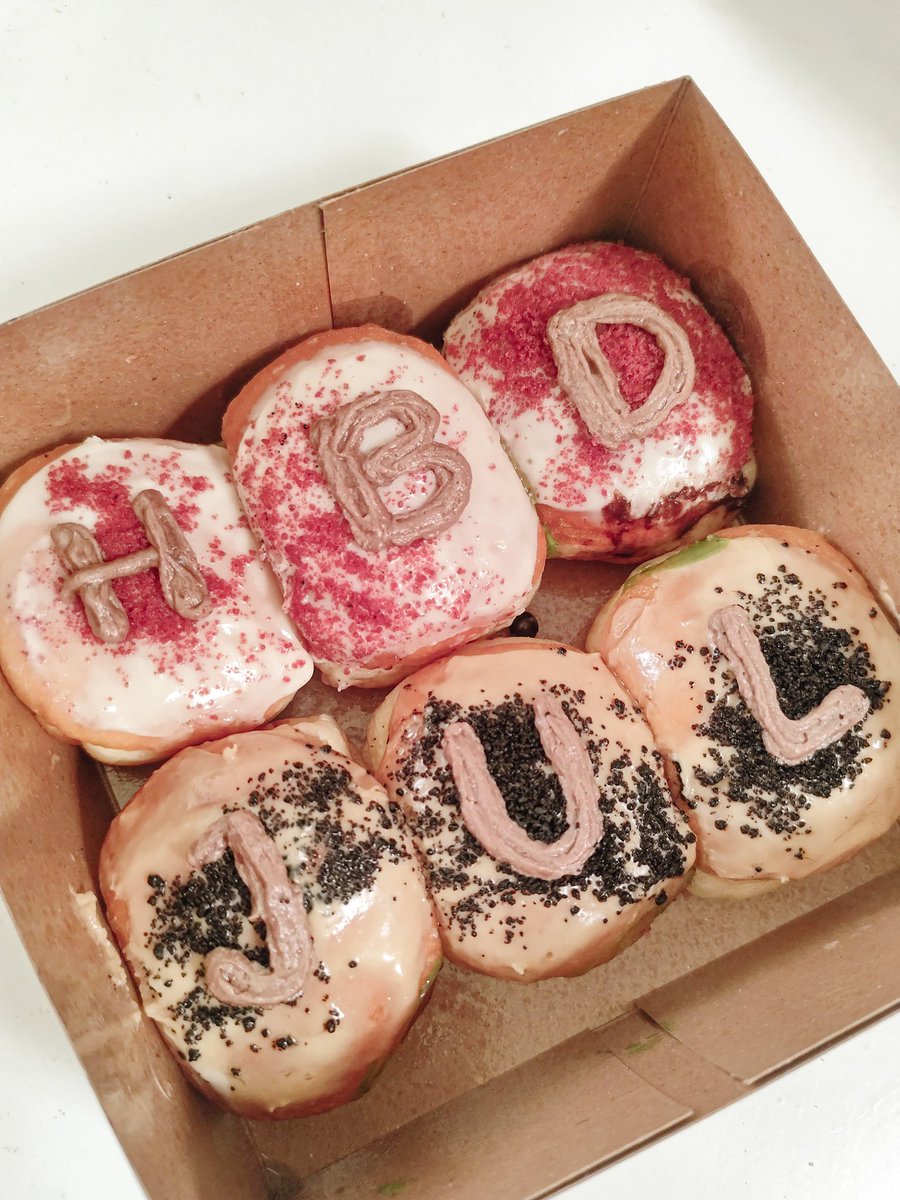 futurenjm's tweet photo. Varian Menu Donat Susu

Donat 1 boxx exclussive isi 12 40k 
Donat isi 6 20k 
Donat isi 4 16k
Donat isi 3 10k 

Request rasa : 
Coklat 
Selai stroberi 
Matcha
Tiramisu
Redvelvet

Free Ongkir Untuk daerah Kampus UM, UB, UIN
Buruan order🙌🏻  +62 899-3373-939
#malang #donatmalang https://t.co/b7nmNQ4iKJ