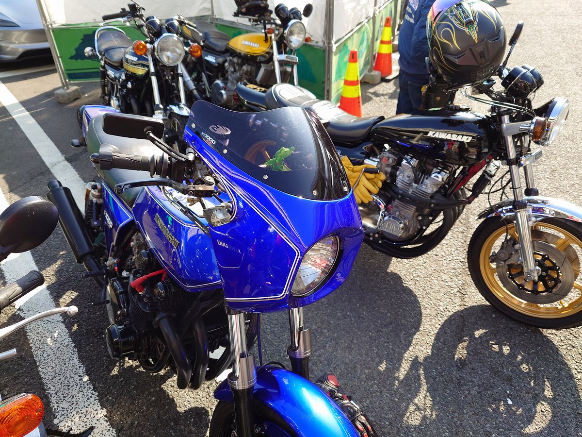 今日は暖かくてバイク日和でした。
朝の湾岸でRODS DESIGNの佐伯さんのZ1R-tcと一緒になりランデブー、楽しかった！