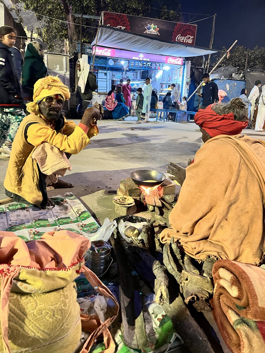 Mayank211's tweet photo. Walking on the streets of my hometown #Ayodhya Soaking in the sounds, smells and the love for lord Ram. 🙏🏽🙏🏽 https://t.co/4CbbcNgOw2