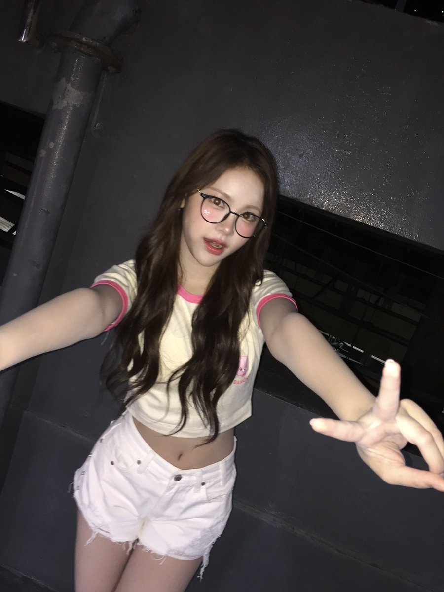 미소 tweet media