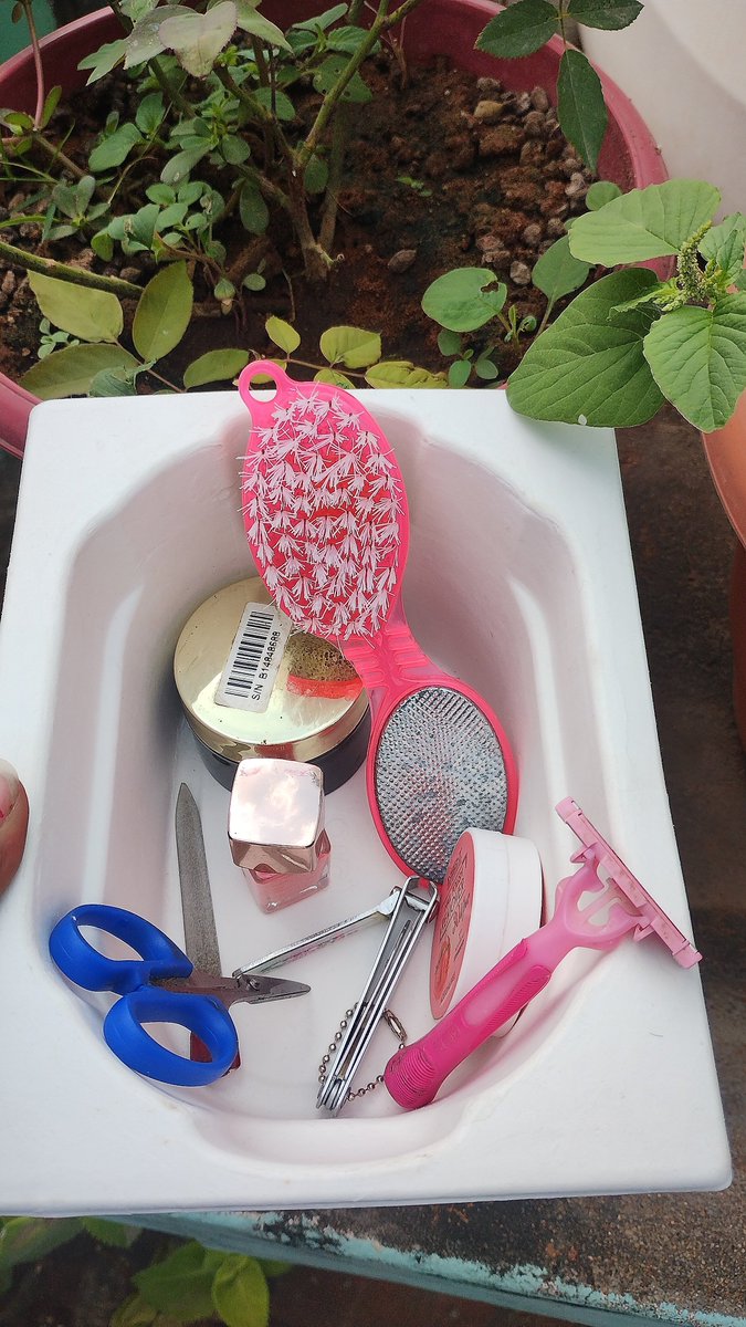 beautydiaries_'s tweet image. Footcare routine -- pedicure -- Sunday self-care ✨🌻🦋💅🏼 #SelfCare #SelfCareMatters #sundayroutine #selfcareroutine #pedicure #footcare