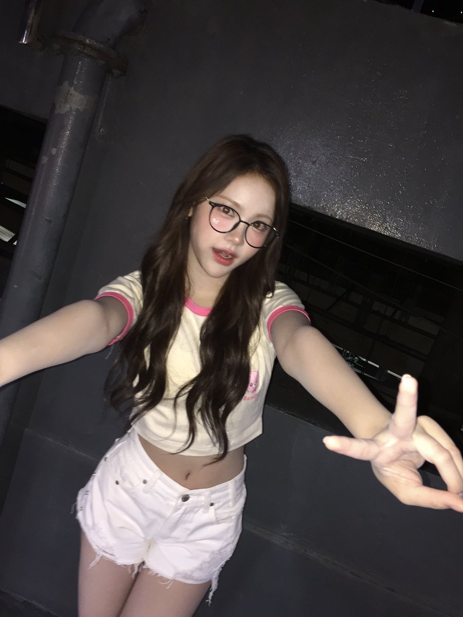 Hearts2INA's tweet image. 260215 #CARMEN weverse post

SMTOWN IN BANGKOK 🇹🇭❤️
Hari yang menyenangkan sekali🥰🥰

#Hearts2Hearts #하츠투하츠 #H2H
@Hearts2Hearts