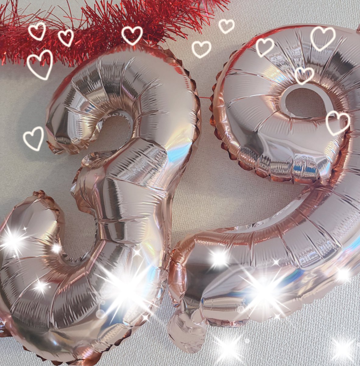 お誕生日のお祝いありがとうございます！
無事に39歳になりました🎂

30代最後の1年、やりきってたのしんでいきたいと思います！

数字のバルーン、「39」は迫力がありますね🎈笑
