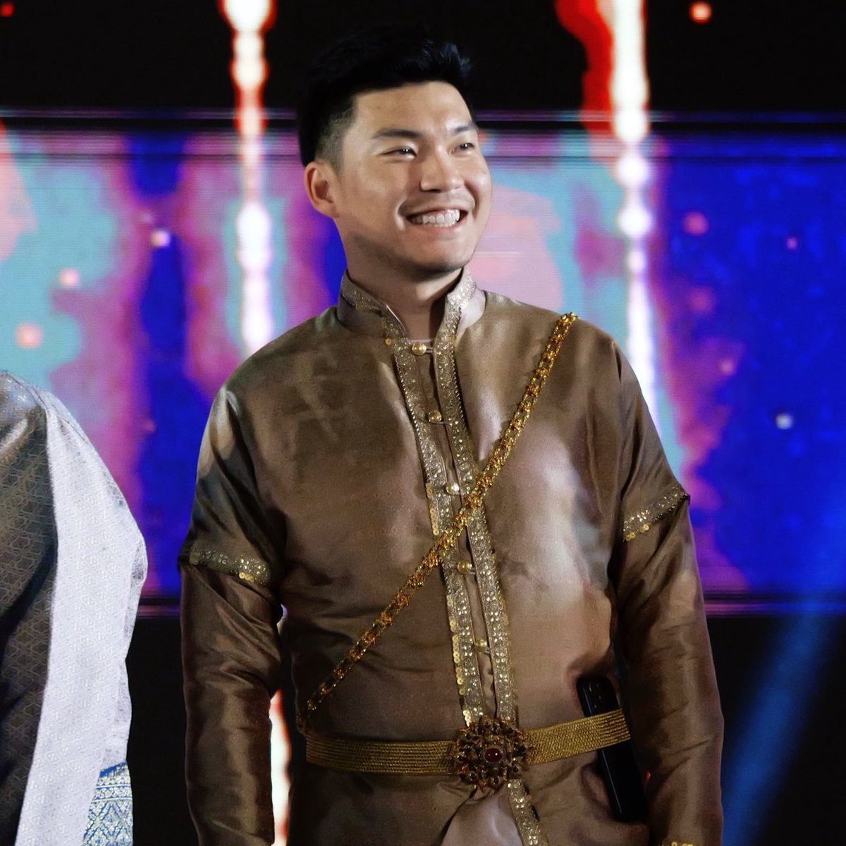 ใครแพ้ แพ้ไป แต่ไม่ใช้ "สส.วงศ์" ฝ่าพายุสีน้ำเงินรอดมาเขตเดียว เป็นแดง 1 เดียวในลพบุรี คะแนนร่วม 5 หมื่นชนะคู่แข่งสีน้ำเงินขาดลอยแบบไม่มีลุ้น คะแนนน้ำเงิน+คะแนนส้ม ยังสู้ไม่ได้