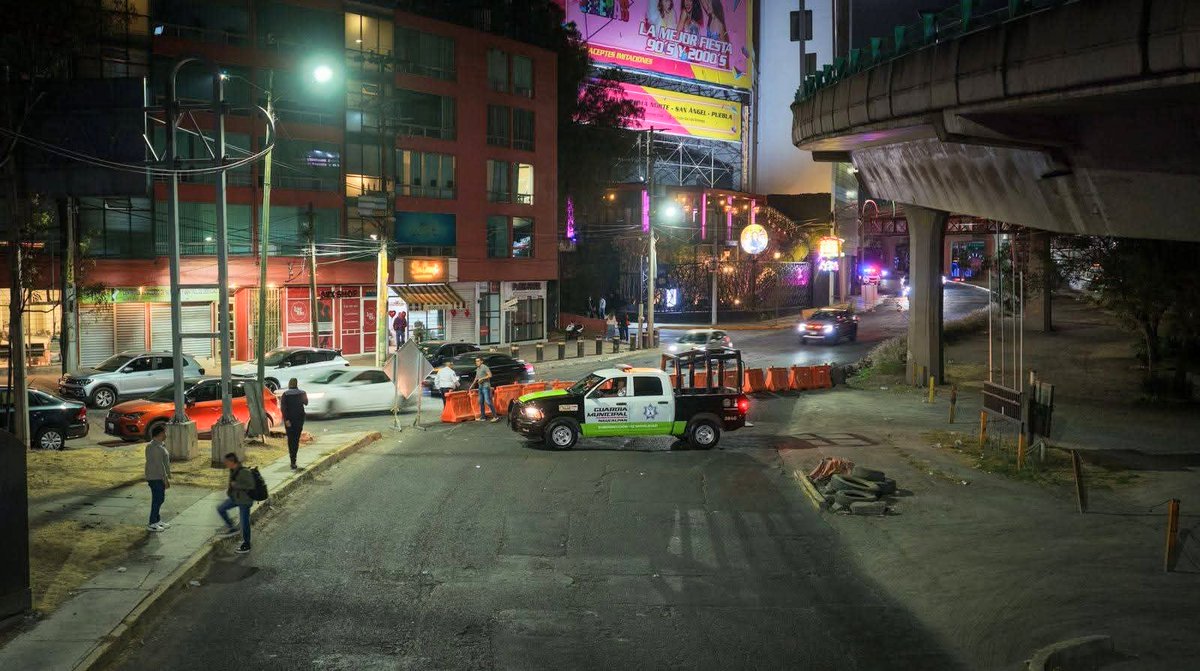 Gobierno de Naucalpan inició segundo tramo de rehabilitación con concreto hidráulicoen lateral de periférico norte, invertirán 115 mdp.Paradar continuidad al rescate de esta vialidad, arrancaronlos trabajosen el tramo de Circuito Circunvalación al Parque Naucalli, de norte a sur.