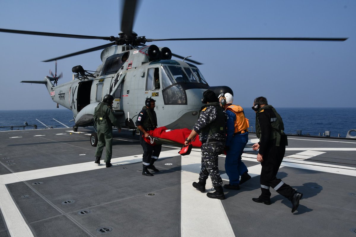 prodefencejammu's tweet image. Responding swiftly as a #FirstResponder and trusted #GlobalSecurityPartner,  #IndianNavy launched a Sea King helicopter on #14Feb to evacuate a critically ill Japanese sailor from a #JMSDF ship 200 km from #Visakhapatnam.

The patient was safely airlifted to @IN_Dega and shifted