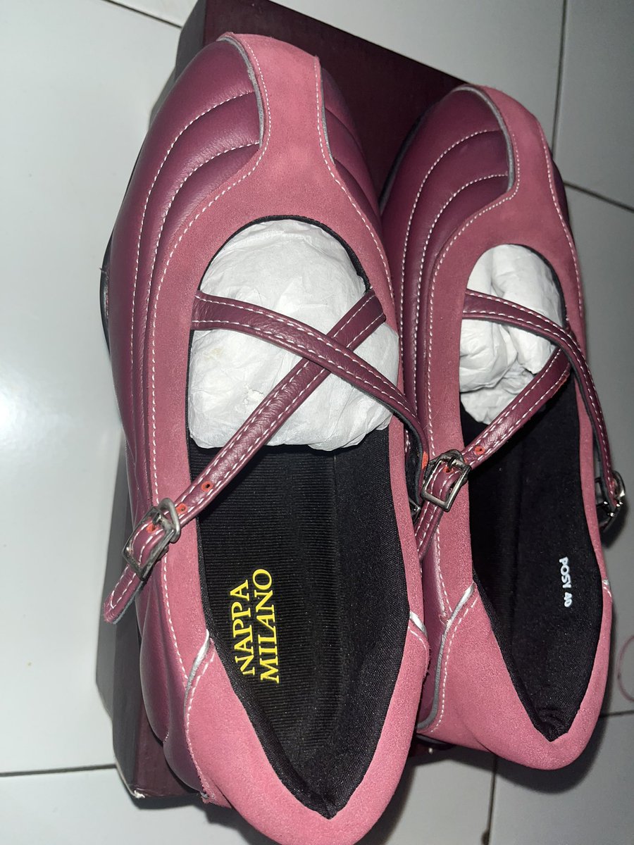 firdaaz__'s tweet photo. wts sepatu nappa milano posy size 40 beli jastip pas event imperfect sale d bsd kemarin, d jual lagi karena terlalu ngepas, sepatunya empuk dan nyaman banget, 350k sesuai harga jastip aja, barangnya udah sold dimana2 https://t.co/PYBX6IhFgm