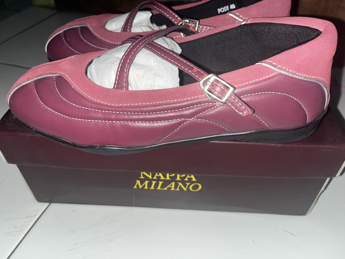 firdaaz__'s tweet photo. wts sepatu nappa milano posy size 40 beli jastip pas event imperfect sale d bsd kemarin, d jual lagi karena terlalu ngepas, sepatunya empuk dan nyaman banget, 350k sesuai harga jastip aja, barangnya udah sold dimana2 https://t.co/PYBX6IhFgm