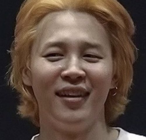 you undergo surgery and you still look like this without make up? 😆
oh jimin you need to sue your doctor.