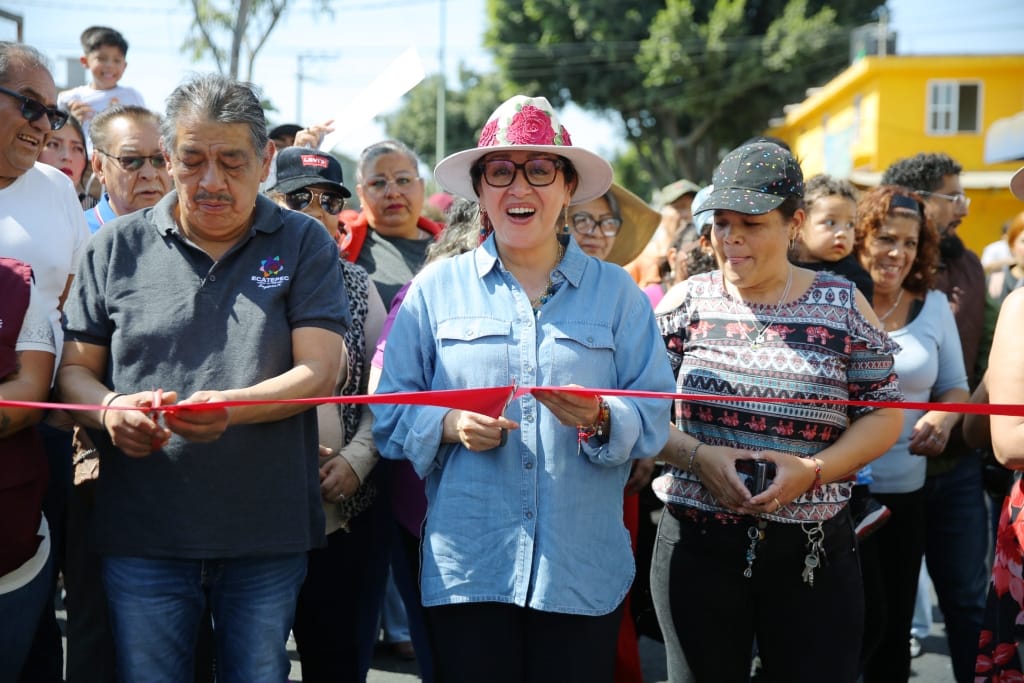 Ecatepec renueva vialidades principales de comunidades. Repavimenta las avenidas Francisco Márquez y José María Morelos, en las colonias Juan de la Barrera y ex Sagitario X