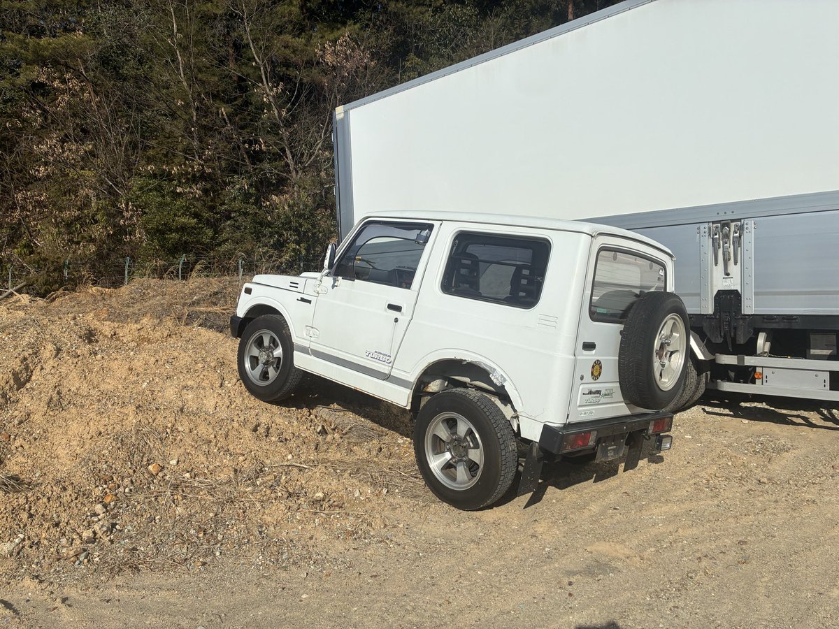 gf_210265's tweet image. #車売ります
#JA11V
平成4年(1992年)式
V-JA11V
5MT
距離7.5万キロ
5桁メーター
シロ
信頼のエアコンパワステパワーウィンドウレス
修復不明、多分ない
イタルボランティアステアリング
ワイパーブレード新品↓