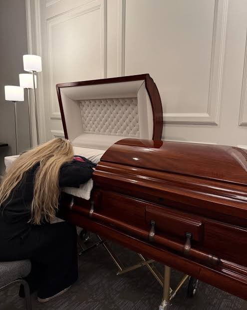 Much was made of Erika’s decision to show herself crying on Charlie’s casket- his lifeless hands in the frame. 

And many have asked why she can’t grieve more like Jackie Kennedy. 

But that act had a strong similarity to Jackie.

Jackie insisted on wearing the blood stained