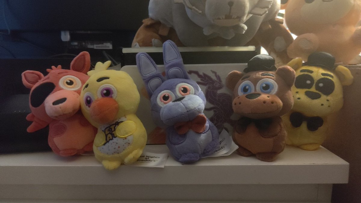 CollectorsCove4's tweet photo. @KhariDoodles If this is these little blind boxes - you can actually see the plushies in the boxes without fully opening them! Gently squeeze the box a bit and push a finger inside to make an opening around the tape, then shine a light inside and you can see what colour the fabric is. https://t.co/7623XuF5Uz