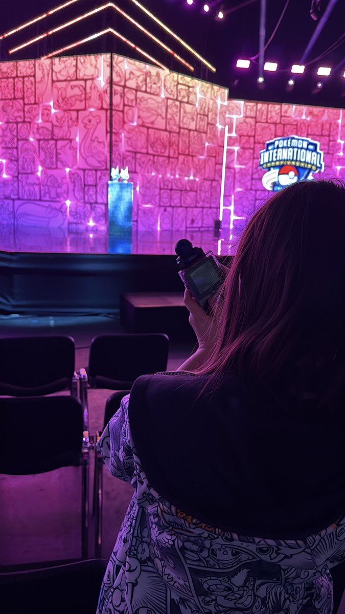 There’s actually someone at Pokémon EUIC taking pictures on a Game Boy Camera…