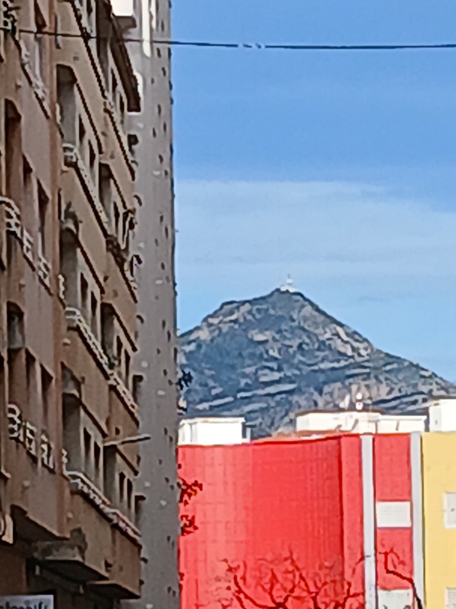 Mamarrachos, tant de gel i tanta barrita energética i jo en dos trosos de cansala magreta ja he pujat al Monduver i he baixat i no m'he llevat ni la sotana,, ninots, domingueros de merda