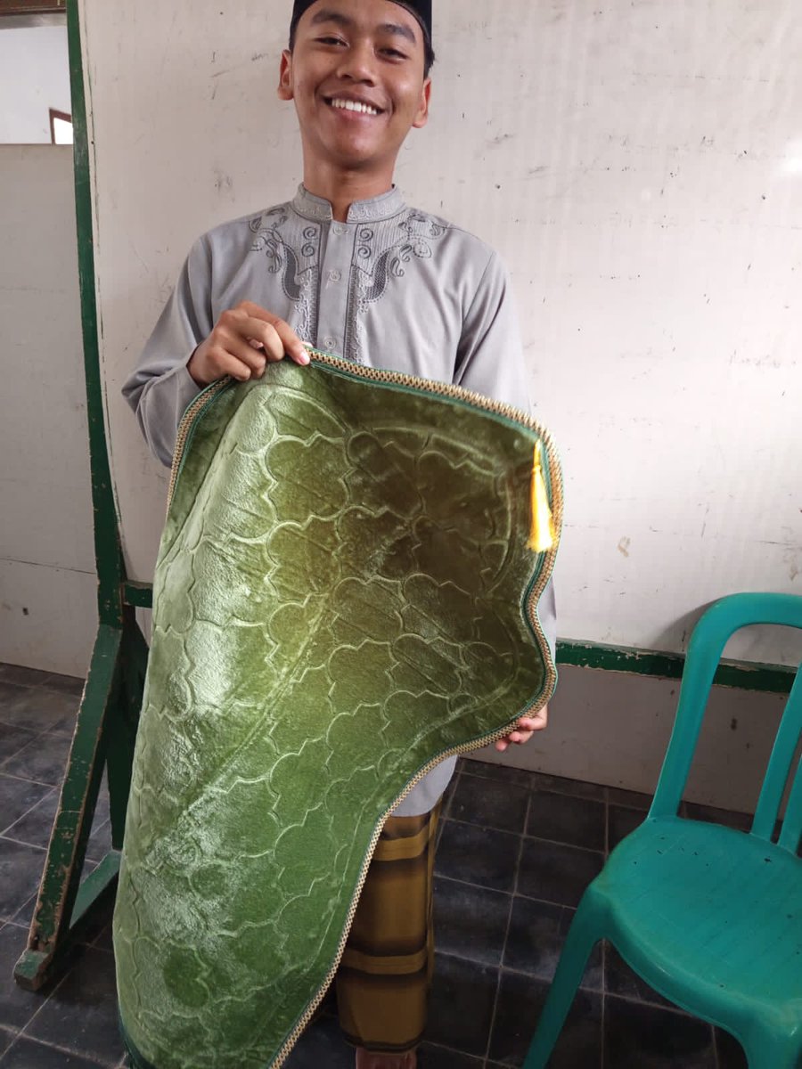 HilmaNuril21164's tweet photo. Bagi bagiii 5 pcs Sajadah Kubah dari om haji Daeng @ismedBadjeber utk teman2 Twitter Beribadah Mulia Ramadhan.
syarat; RT,Rep.Follow akun, @ismedBadjeber 
&amp; gercep Follow akun ku

Hanpikk 5 org, Close Selasa 17 Feb.jam 8 malam🤲🏻

prabowo gempa trump cenblu jogja ASEAN knetz puasa https://t.co/kho5PK2A1g