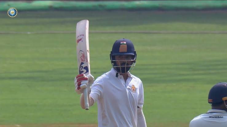 🚨 MILESTONE ALERT 🚨

KL Rahul smashes his 25th first-class hundred, a testament to his class and consistency.

#KLRahul #FirstClassCricket #CricketStats