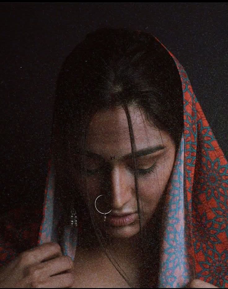 असर 
निगाहों का बसर ,सहर की तरह है 
उठाई जब नजर तुम्हारे तरफ असर तेरा ही तेरा है ..!! 

रहमत 
बरस रही बारिश की तरह सावन सा मौसम  है
झुक जाय जब नजर ,रंग का खुमार तेरा ही तेरा है .!! 

मन्नत
 जन्नत की तरह आंखों में वसंत का मेला है
जब उठाई नजर इधर उधर ,प्रेम तेरा मेरा  है .!!