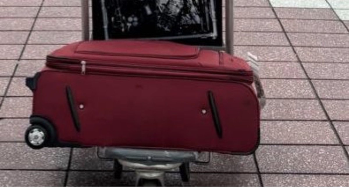 adasingh's tweet photo. @FlixBus_DE 
I was travelling from Nuremberg to Berlin and one lady by mistake took my luggage instead of her. I saw her taking and reported at same time to Lady driver but she said it’s her. I have reported this when I reached Berlin. https://t.co/EnQSBpQX2s