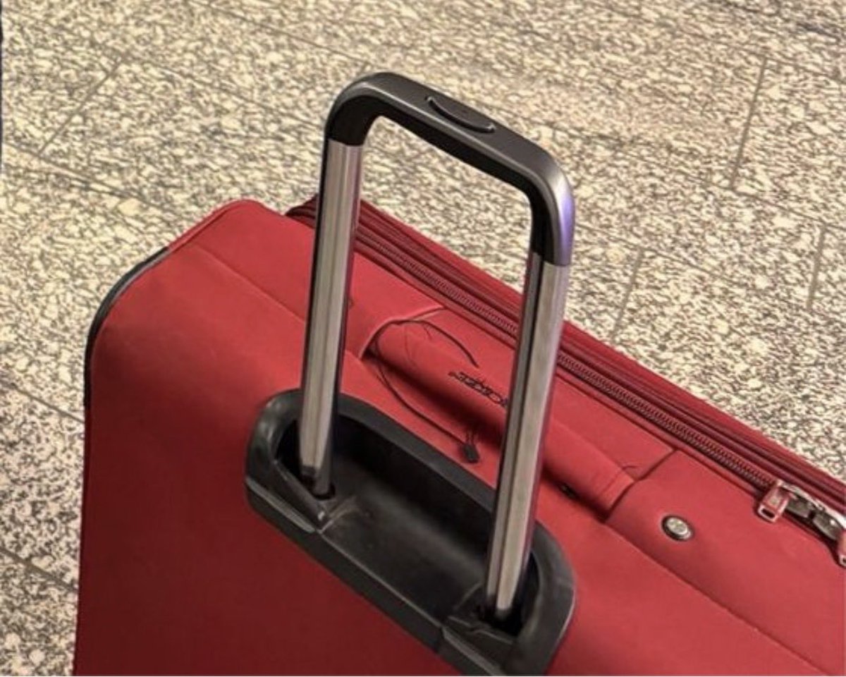 adasingh's tweet photo. @FlixBus_DE 
I was travelling from Nuremberg to Berlin and one lady by mistake took my luggage instead of her. I saw her taking and reported at same time to Lady driver but she said it’s her. I have reported this when I reached Berlin. https://t.co/EnQSBpQX2s