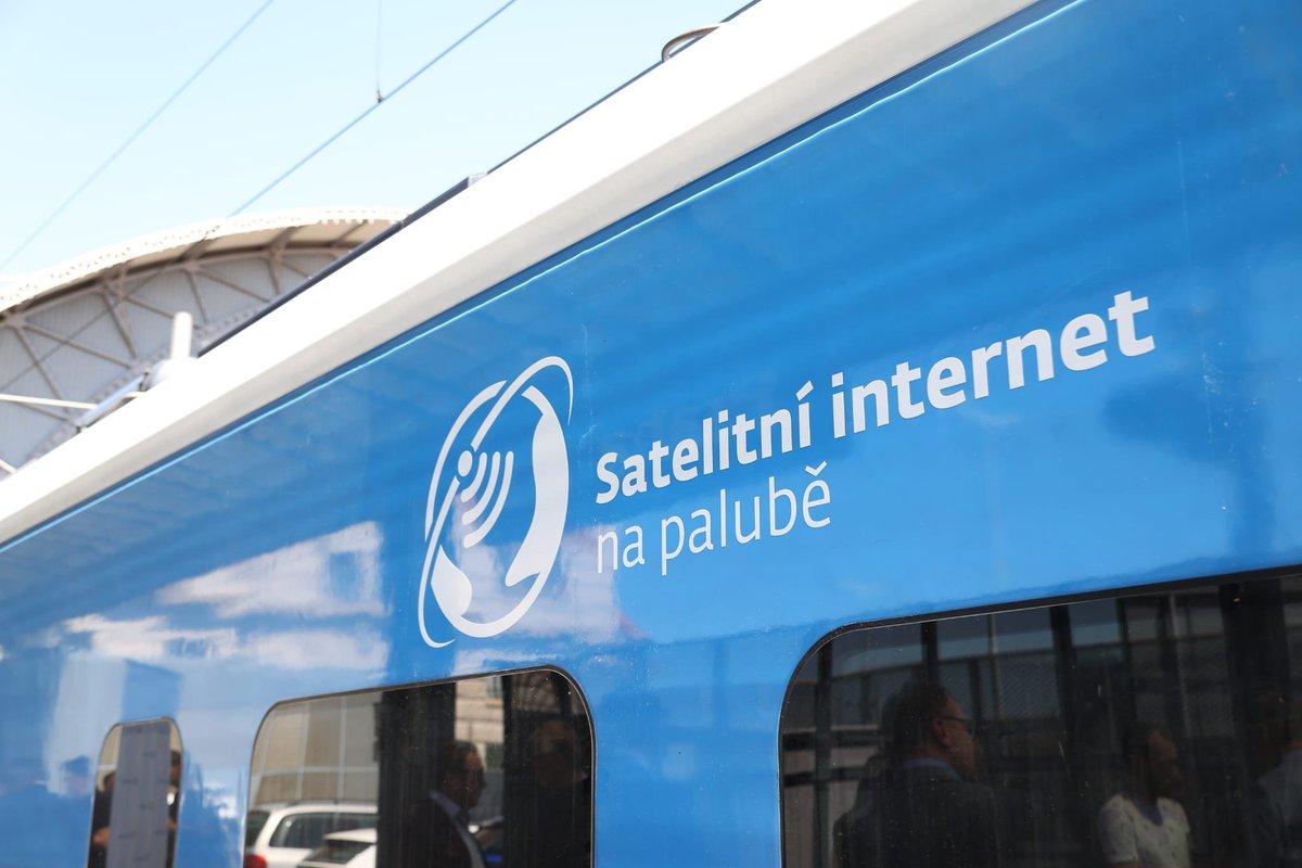 X Freeze tweet media