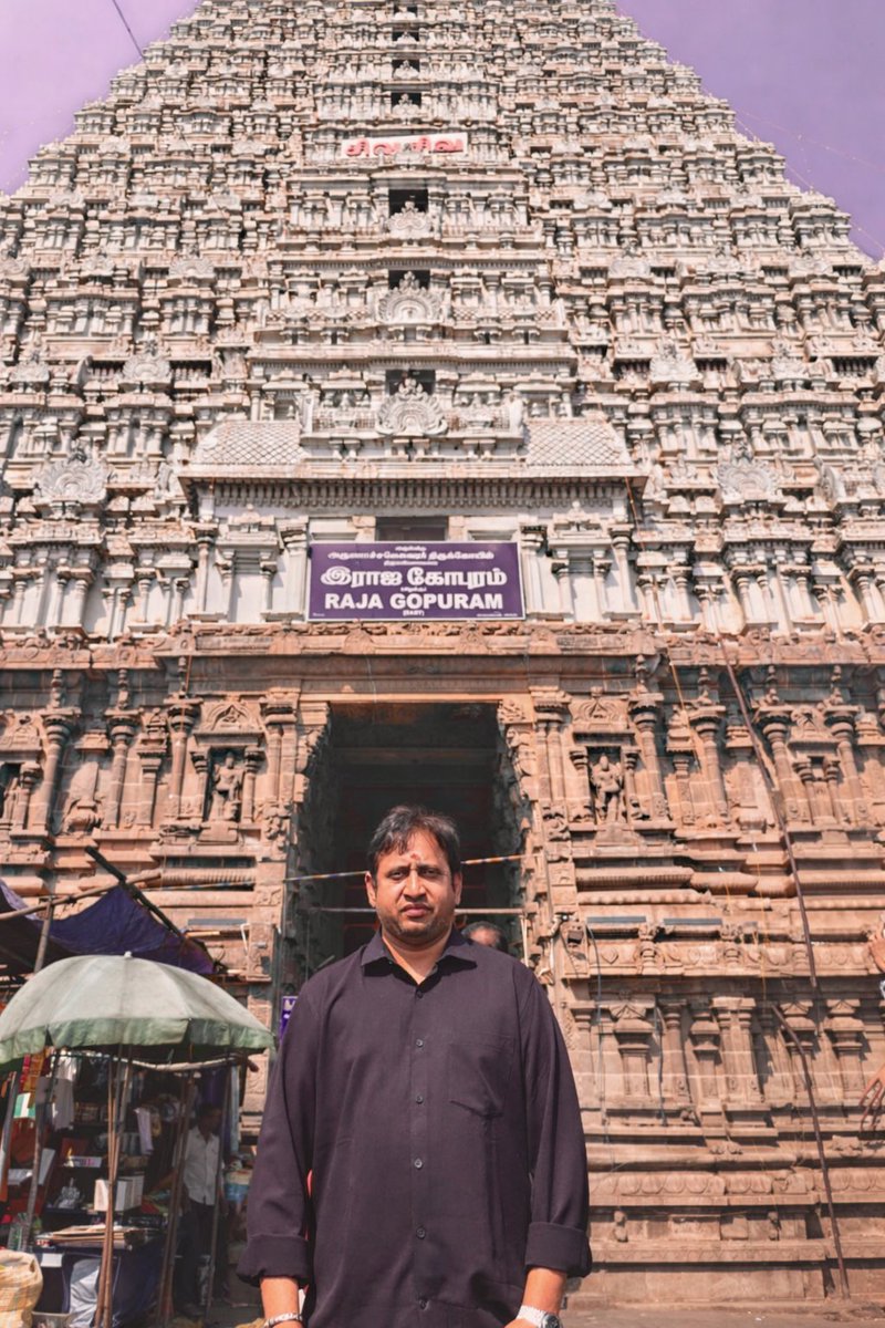 శివుడాజ్ఞ లేనిదే చీమ ఐన కుట్టదు 
ఆయన దర్శన భాగ్యం కలుగదు 
ఎన్నో సార్లు అరుణాచలం వెళ్ళాలి అనుకొన్నా చివరి నిమిషం లో కుదిరేది కాదు 
కానీ ఈ అద్భుతమైన అరుదైన శివరాత్రి పర్వదినాన అతి పవిత్రమైన అరుణాచలంలో అగ్ని లింగ శివ దర్శన భాగ్యం దక్కింది🙏🙏🙏
హర హర మహాదేవ్ శంభో శంకర 🔱✨
అందరికి