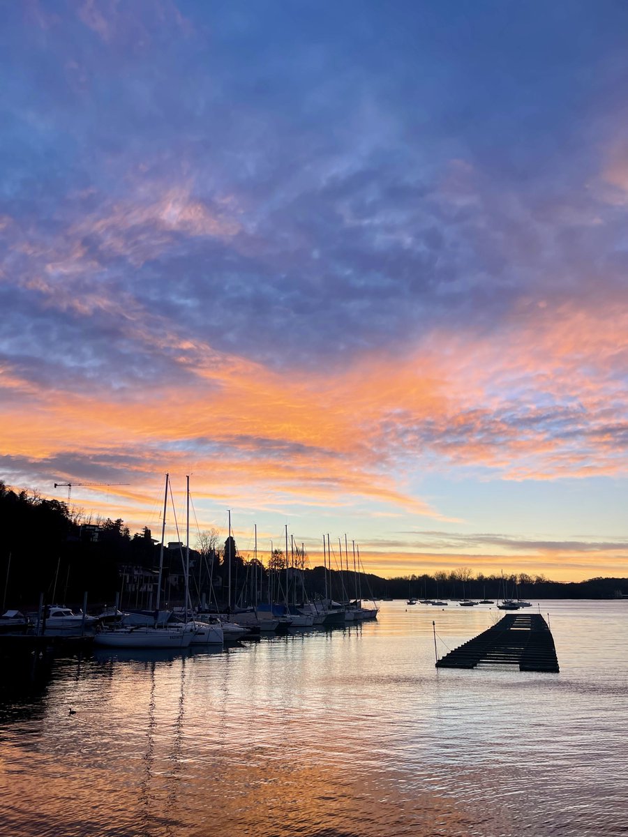 enzomazza's tweet image. #earlyrunning Lago Maggiore