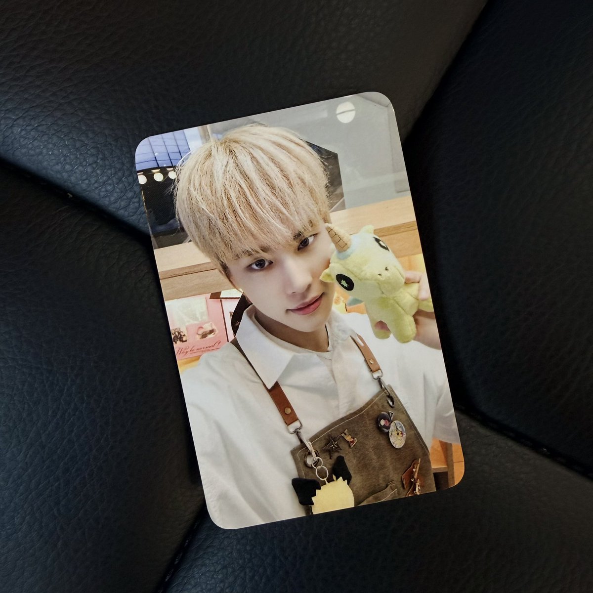 이 포카 
착둥이고 
뉴로콘도 있고 
피츄도 달려있고 
엄청 맘에 들음