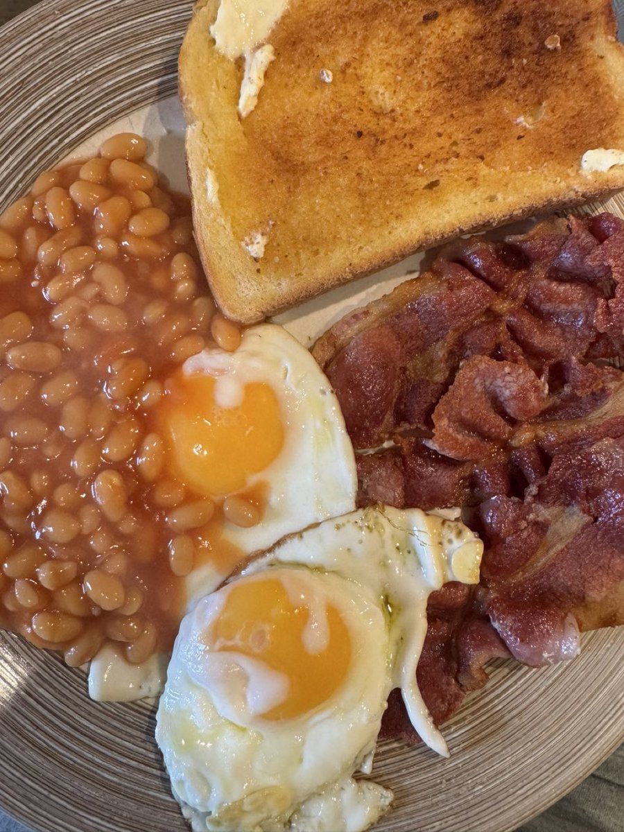 StevenJonMiller's tweet photo. Got to be done hasn’t it?!

#sunday #breakfast #scoff https://t.co/5zdccahRv6
