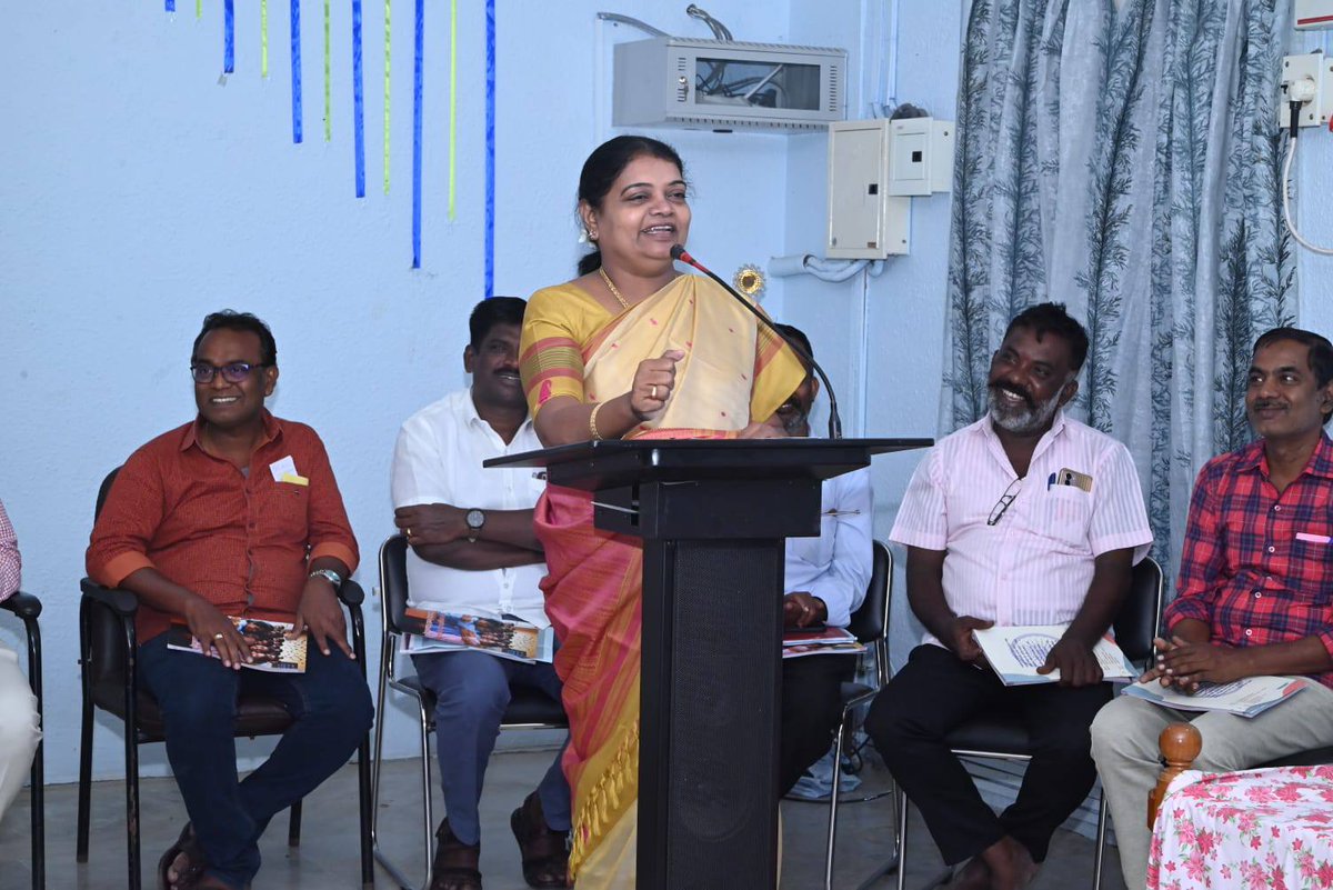 geethajeevandmk's tweet photo. வ.உ.சி கல்வியில் கல்லூரி - பொது பள்ளிக்கான மாநில மேடை இணைந்து நடத்திய சமூக ஜனநாயக கையேடு வெளியிட்டு விழாவில் கலந்து கொண்ட போது...!
#ஸ்டாலின்_தொடரட்டும் #வெல்வோம்_ஒன்றாக #2026DMK #தமிழ்நாடு_வெல்லட்டும் #MKStalinEra https://t.co/H87pGYrXZG