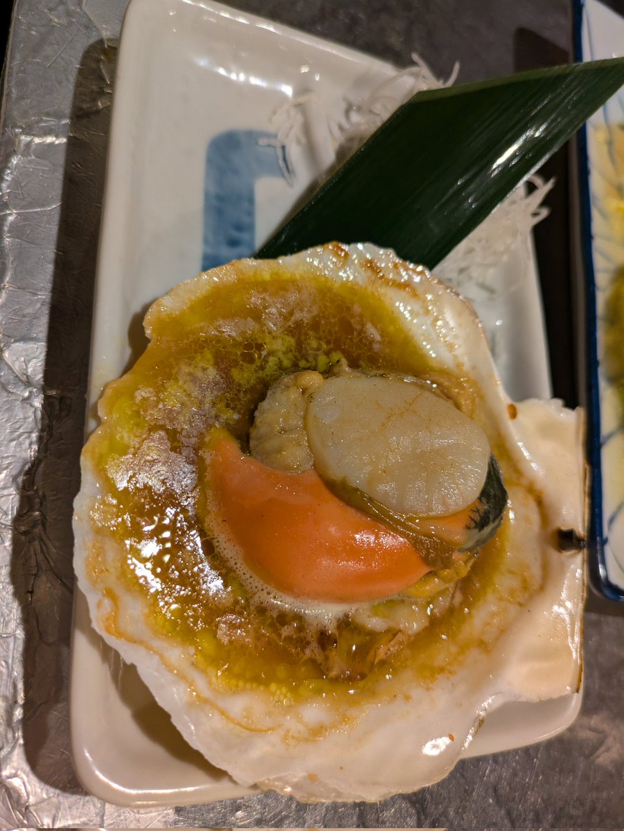 京都の夜はニューエビスノ。
リド飲食街に行きたかったんだけど開店時間まで待てず😅
このお店、大正解！予約しないと入れないほどの大盛況。スタッフさん達の対応はいいし、ごはんは美味しいし、また京都に行ったら寄りたいくらい😍