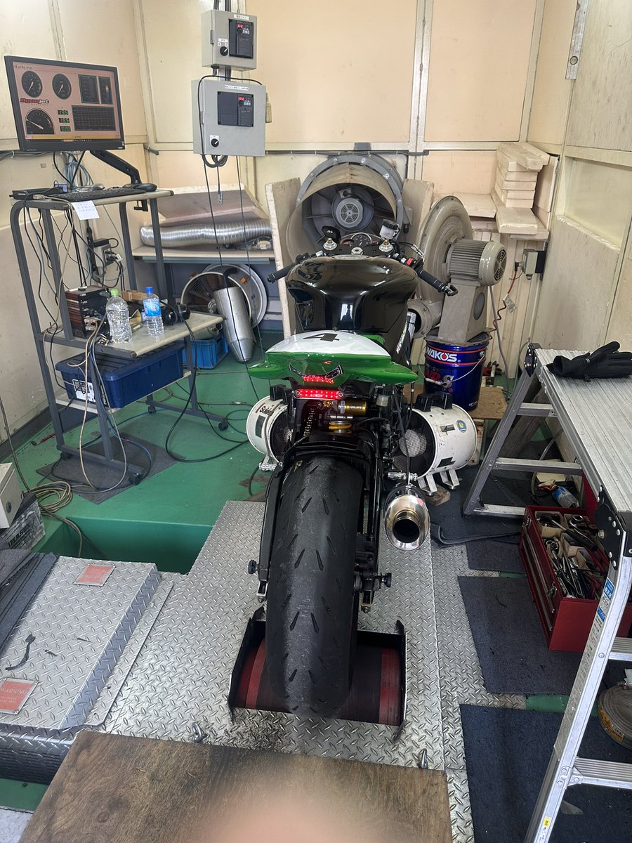 次はR6。