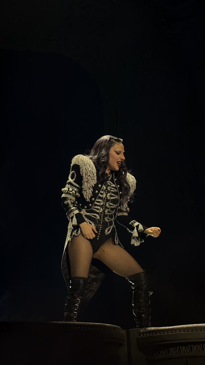 OHHMYGAGAcom's tweet image. #NUEVO | Lady Gaga ha comenzado la última etapa del MAYHEM BALL en USA con nuevas pelucas, y poniendo en los saludos “Eh Eh”.