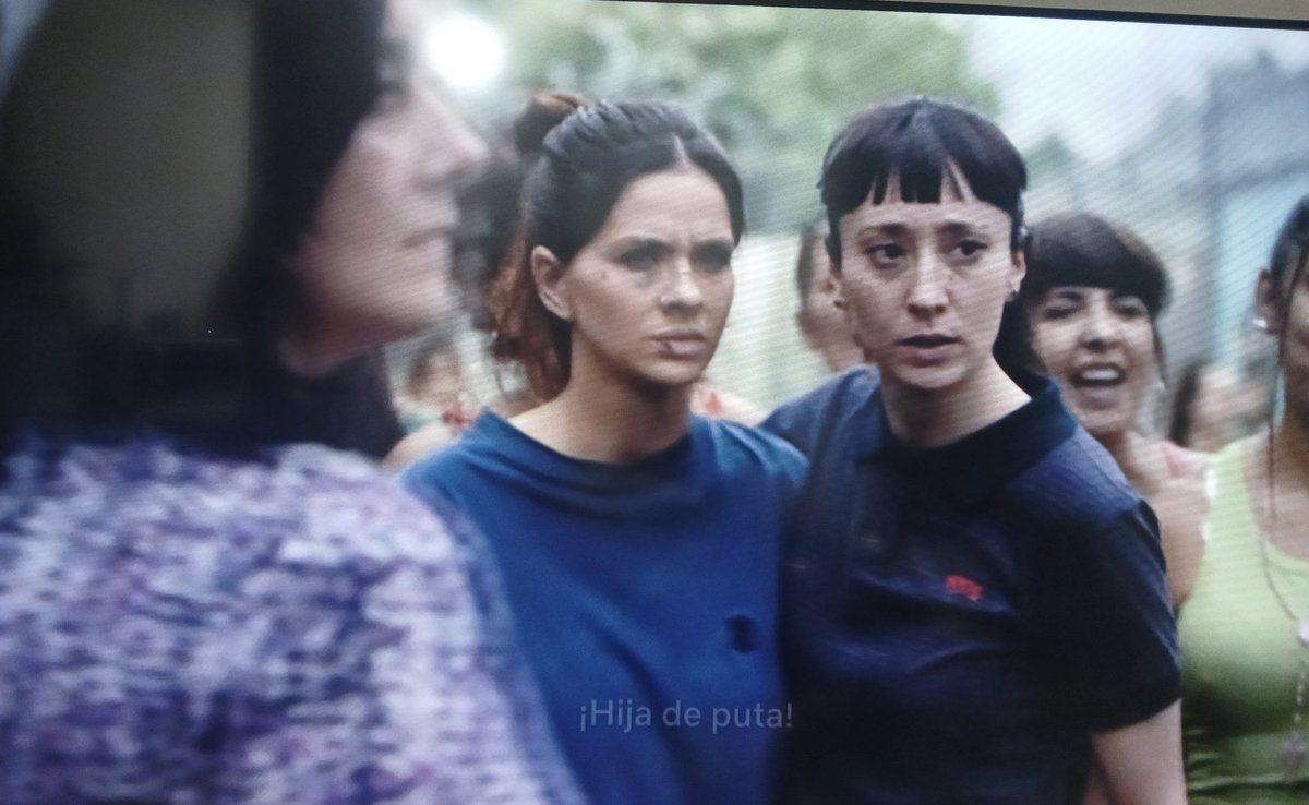 Ya terminé. Qué buen elenco. Amé todas las series, una mejor que la otra.
El Marginal, todas las temporadas, y En el barro, todas las temporadas.
Es un placer haberlas visto a todas. Quiero tercera temporada, 
Creador: Sebastián Ortega
Direc : alendro ciancio
Porfavor 🙏