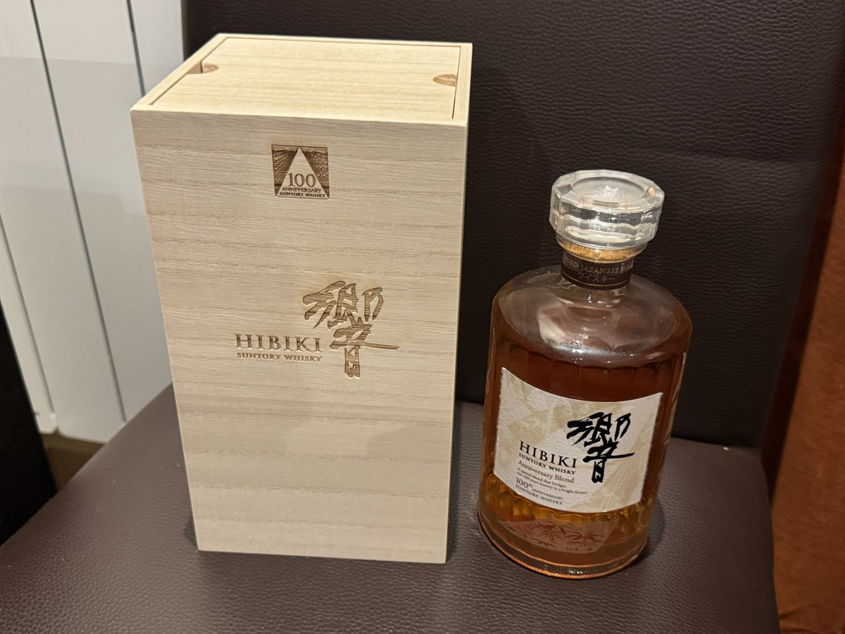 響100周年はファーストクラス限定で機内販売で売ってますので、買い