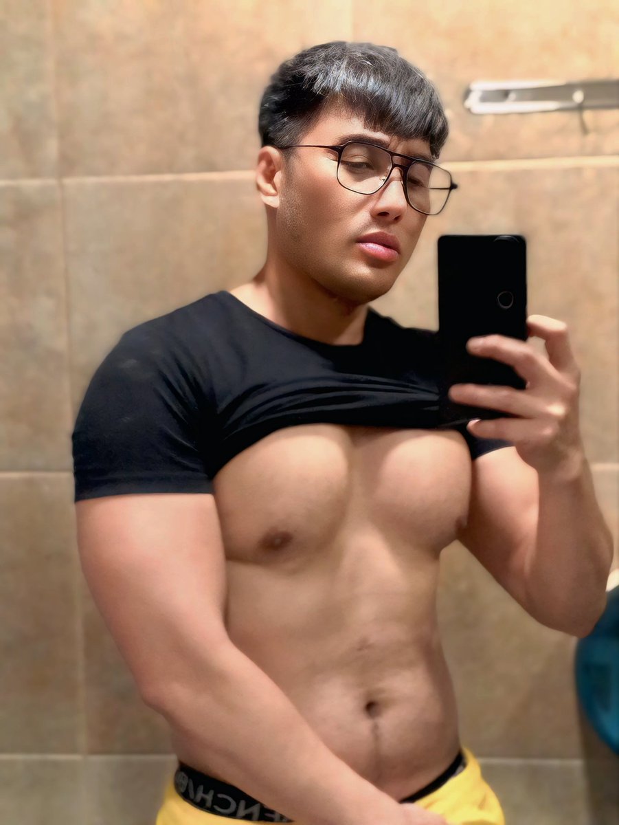 CallMe_Supremo's tweet photo. Sunday is Pecs Day 💪🏼
#71Kg
#Gained

📍AF Araneta City https://t.co/TdWf65GyEv