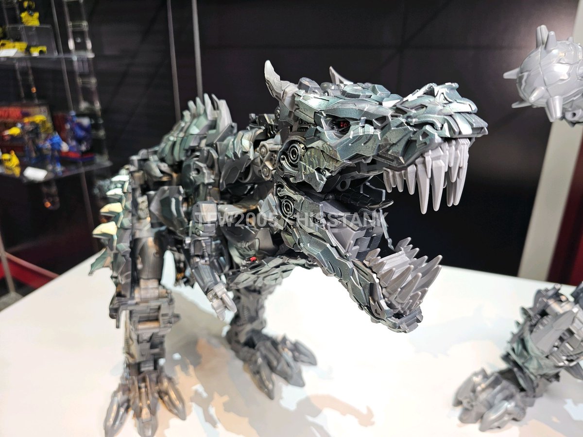SS TITAN GRIMLOCK FIRST COLOURED IMAGES!!

At NYTF on display is the first fully painted version of Titan Grimlock!

I'm still super on the fence with this guy, I'm most likely gonna wait for a big clearance.