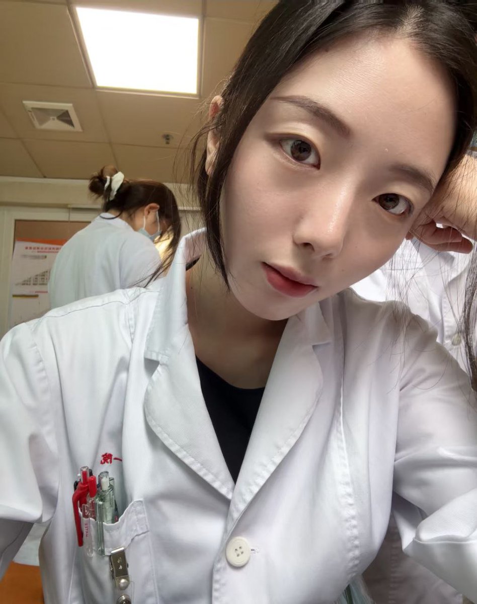 白衣盈盈 tweet media