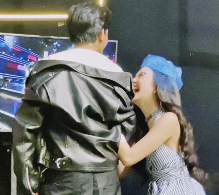 tricia_aaa's tweet photo. The kind of happiness that I want. Yung tipong mababali na leeg ko sa sobrang saya.

KAIREN ICONIC COMEBACK https://t.co/IvFR74Ft5N