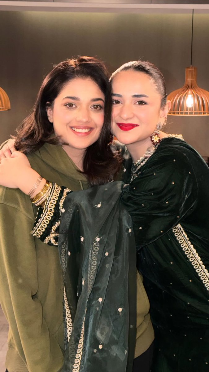 She is absolutely stunning 😍
#YumnaZaidi