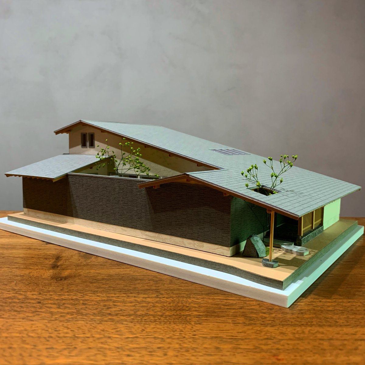 HEARTH_ARCHI's tweet photo. この度、オーナー様のご厚意で「本町の家」の完成見学会を行います。
高気密高断熱型の中庭のある半平屋となります。

日時：3月14日㈯15日㈰　9時～17時（一般の方、優先）　
場所：滋賀県甲賀市水口町

今年こそは家造りをしたい方、弊社にご興味ある方は、HPよりご予約・詳細お問合せ下さい。 https://t.co/kPwEslKkL9