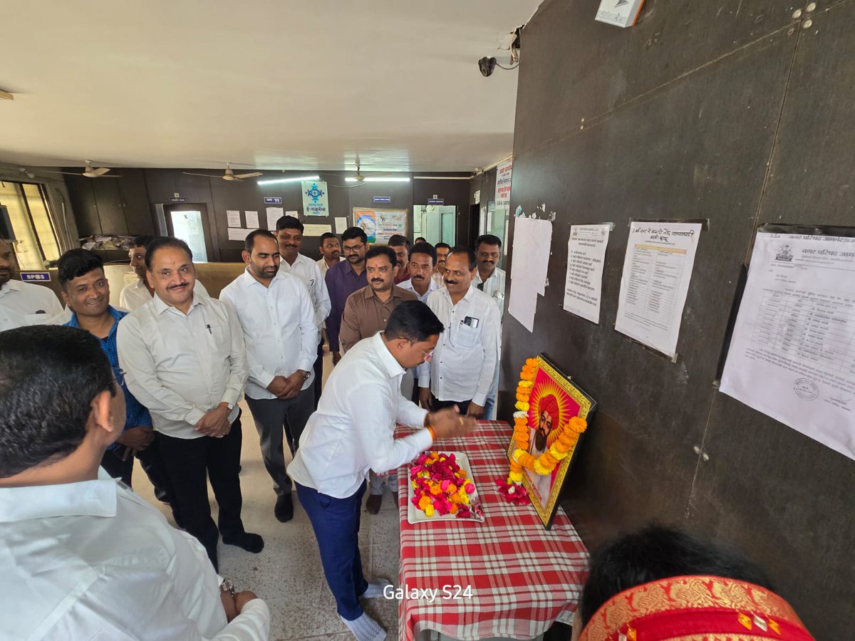 CouncilJamner's tweet photo. दि. 15/02/2026 रोजी संत सेवालाल महाराज जयंती निमित्त नप जामनेर येथे जयंती उत्साहात साजरी करण्यात आली.
मा. नगराध्यक्षा सौ. साधनाताई महाजन, मा. उपनगराध्यक्ष डॉ. प्रशांत भोंडे, सभापती, नगरसेवक, पदाधिकारी तसेच अधिकारी व कर्मचारी उपस्थित होते.
संतांच्या विचारांना विनम्र अभिवादन! https://t.co/F3piR1R9mQ