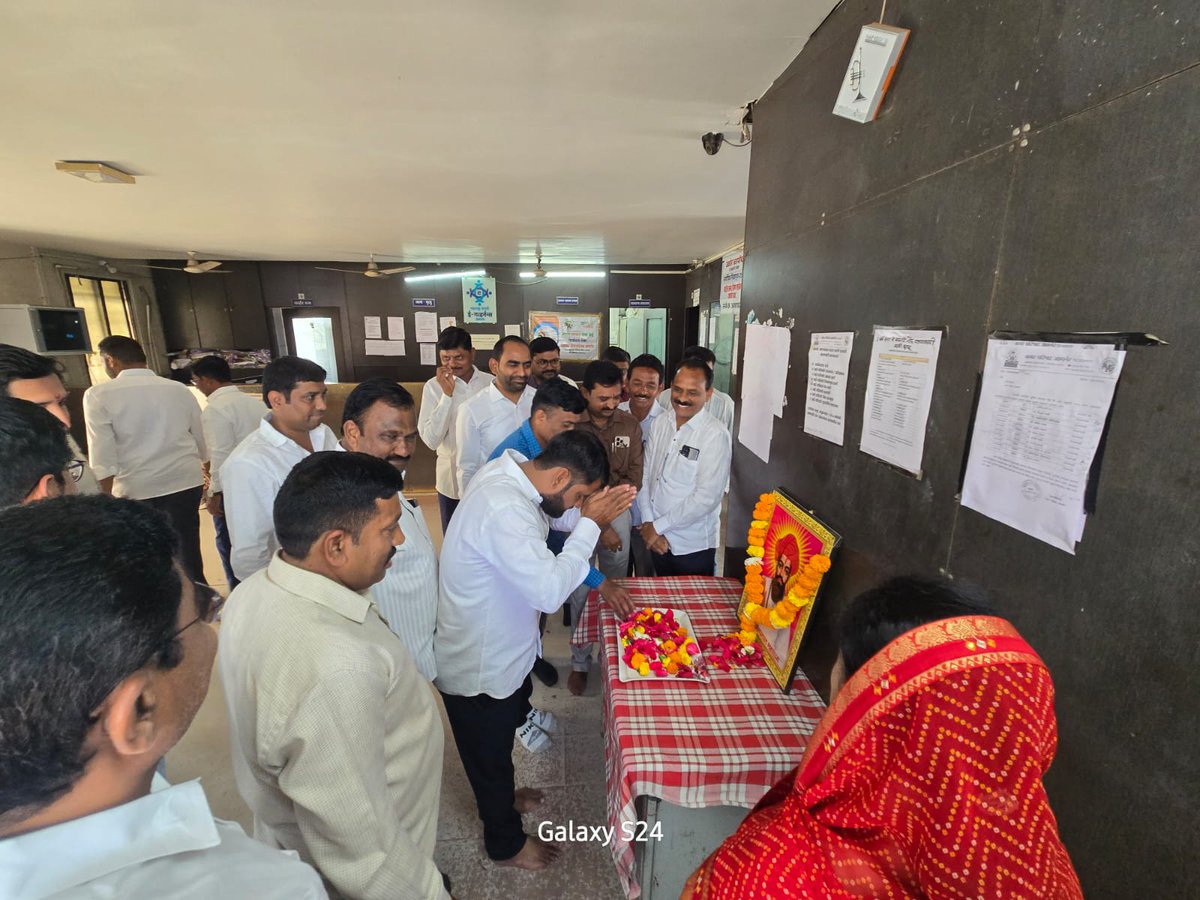 CouncilJamner's tweet photo. दि. 15/02/2026 रोजी संत सेवालाल महाराज जयंती निमित्त नप जामनेर येथे जयंती उत्साहात साजरी करण्यात आली.
मा. नगराध्यक्षा सौ. साधनाताई महाजन, मा. उपनगराध्यक्ष डॉ. प्रशांत भोंडे, सभापती, नगरसेवक, पदाधिकारी तसेच अधिकारी व कर्मचारी उपस्थित होते.
संतांच्या विचारांना विनम्र अभिवादन! https://t.co/F3piR1R9mQ