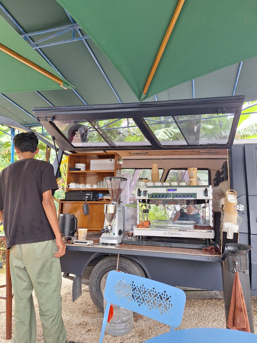 rifantly's tweet photo. Kopi keliling paling proper https://t.co/tIDIB8F2Io